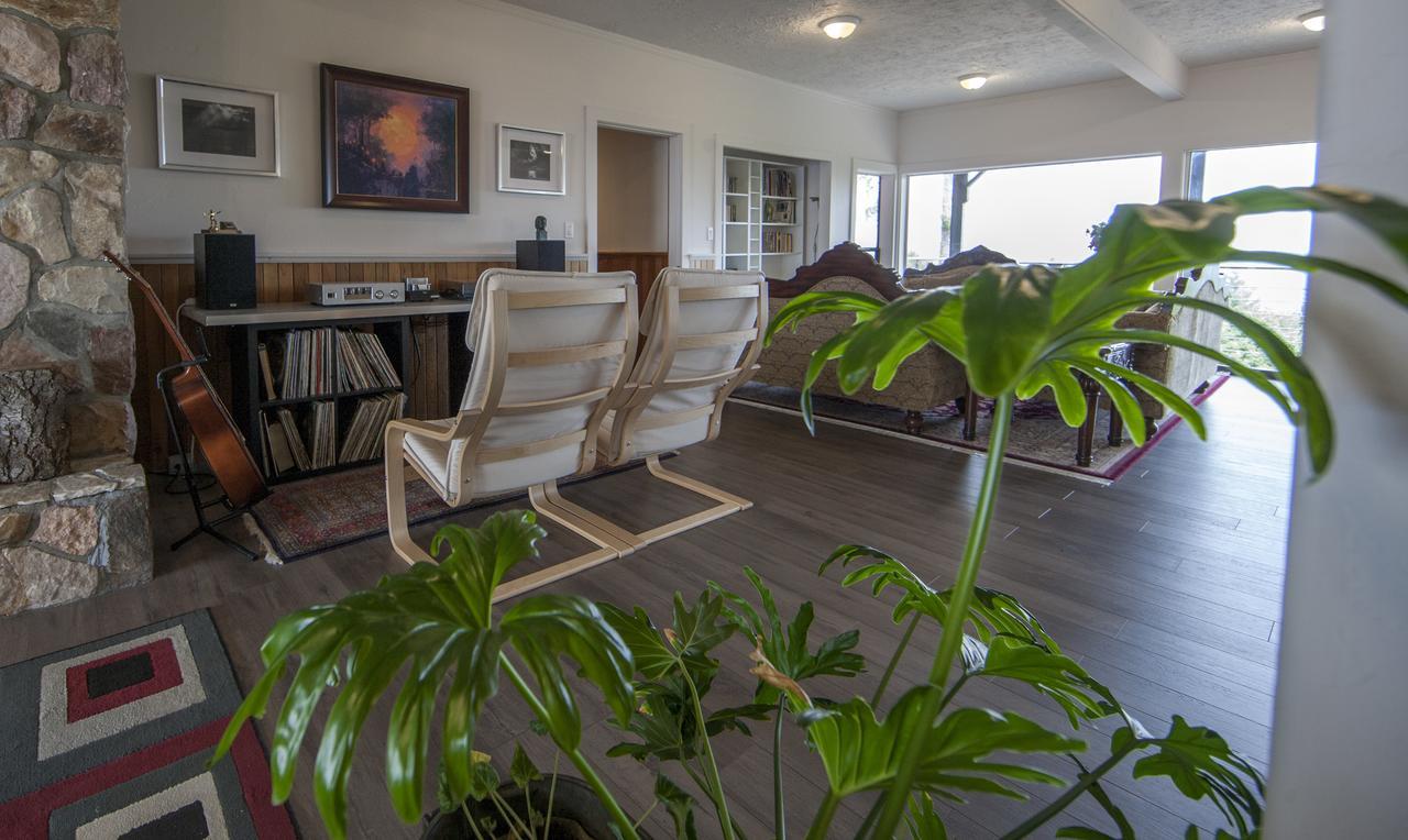 Shangri-La Oceanfront Vacation Home Bedwell Harbour المظهر الخارجي الصورة